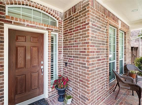 4th image of 1317 Chimney Rock Dr