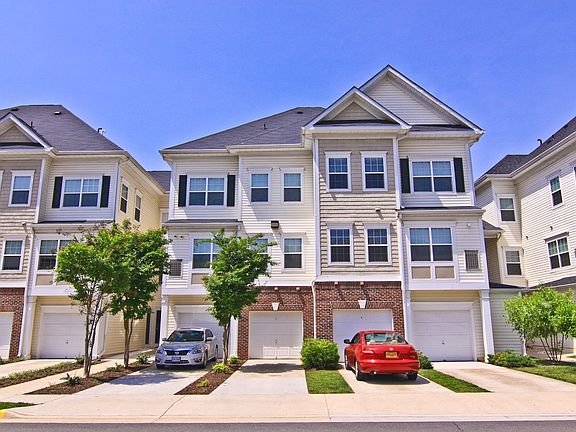 Beautiful Apartments and Townhomes at Barrington Park