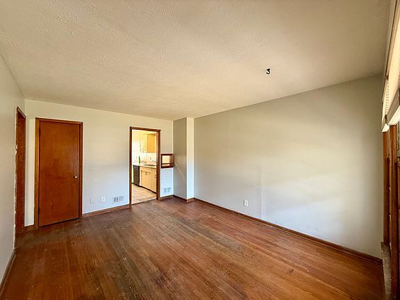 2nd image of 2263 S Glendale Ave