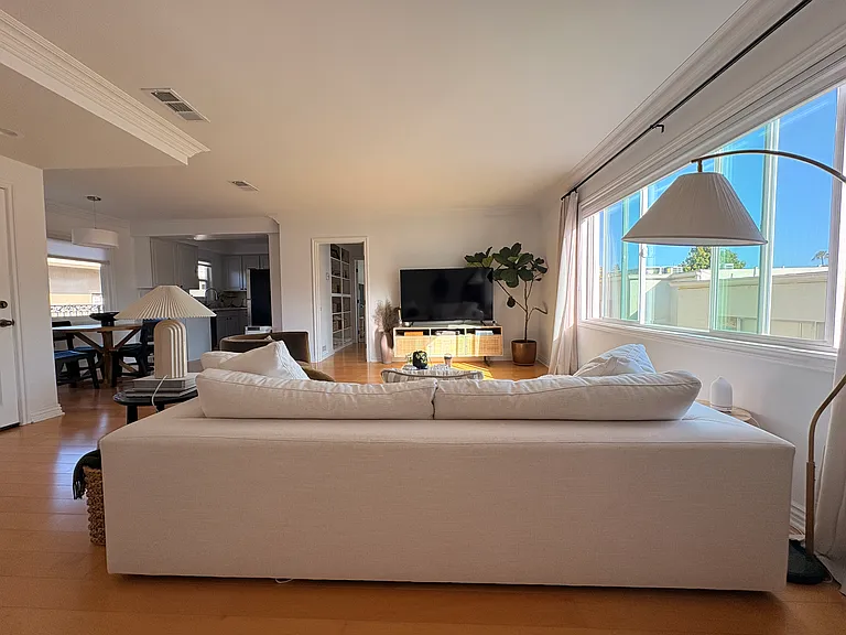 11646 Chenault St #25 — Photo 7