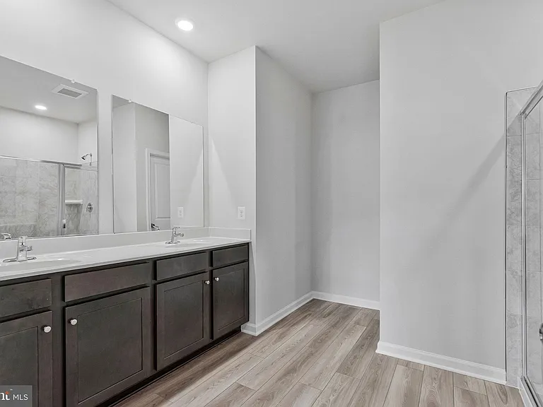9670 Swallowtail Ln — Photo 22