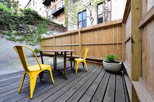 Rented by Buchbinder & Warren | media 29