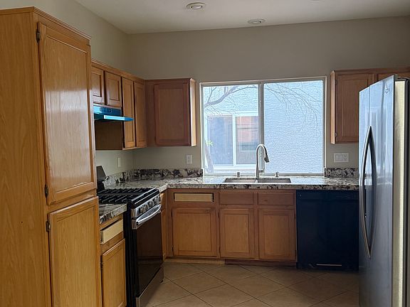 3rd image of 10009 Camino Loma Verde Ave