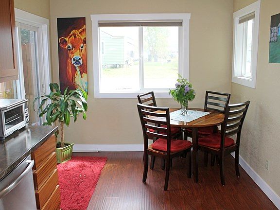 4th image of 411 White St