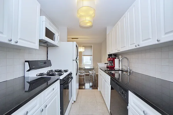 Sold by PRENDAMANO REAL ESTATE | media 30