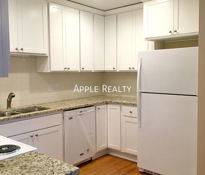 824 Green St #A — Photo 3
