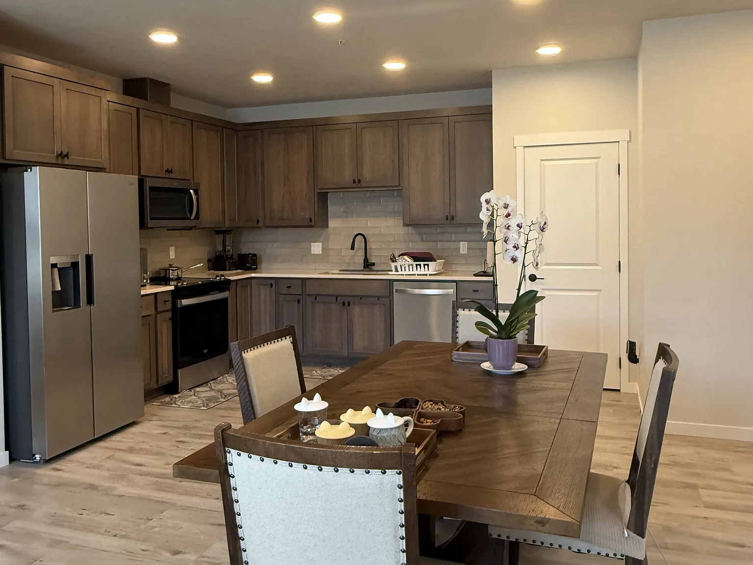 2 bed, 2.5 bath, 1123 sqft, $1,895 — Photo 2