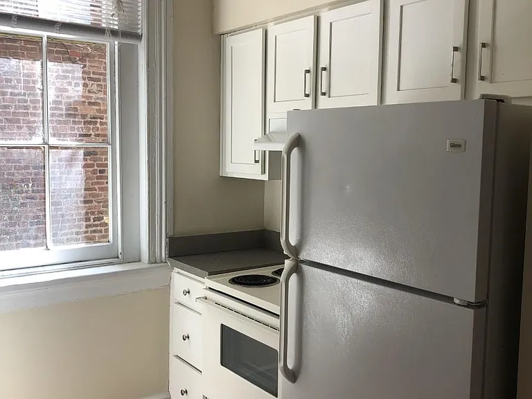 115 N 1st St #202 — Photo 3