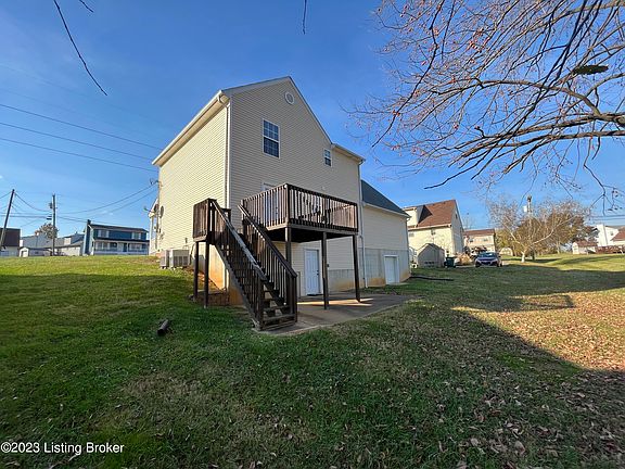 4th image of 200 Meadowlake Dr