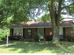 5905 Dogwood Ln, Godfrey, IL 62035