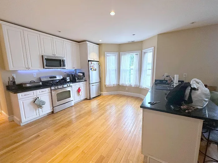 Building Photo - 57 Greenleaf Ave #1