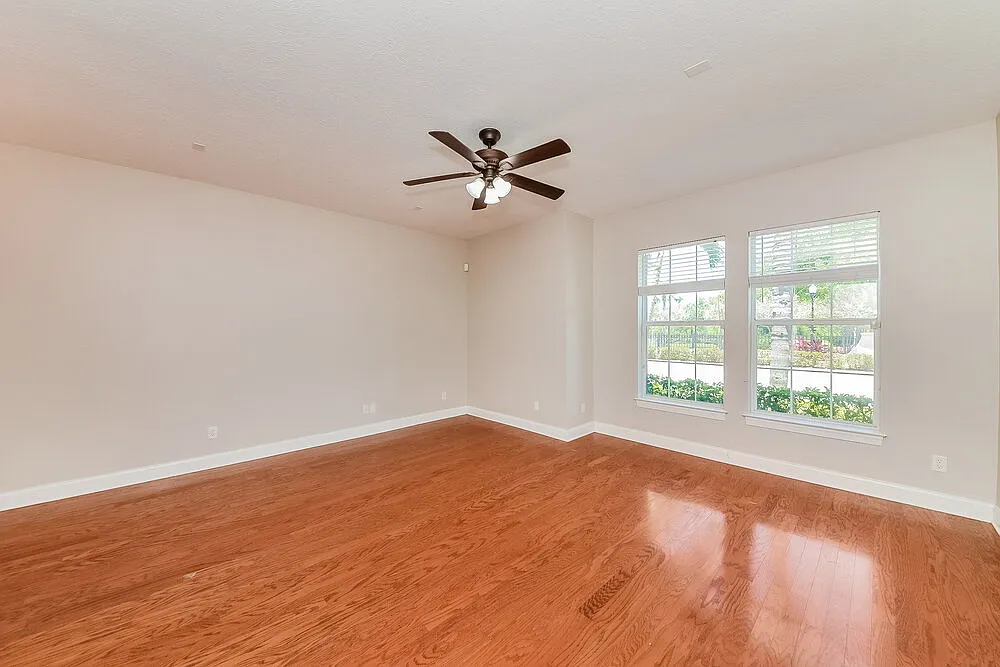 4 bed, 2.5 bath, 2450 sqft, $2,165 — Photo 4