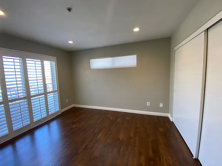 11038 Camarillo St #18 — Photo 15