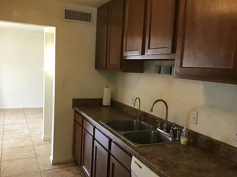 542 E Flores St — Photo 11