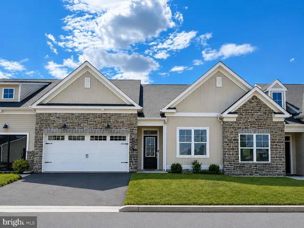 1 Grantartur Taylor Ct, Whitehall, PA 18052