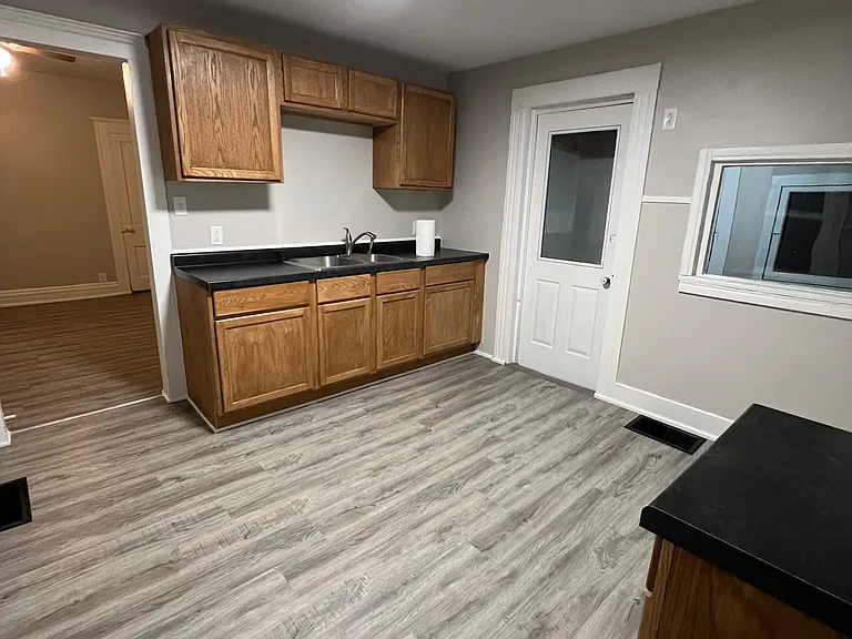 15 Oak St — Photo 8