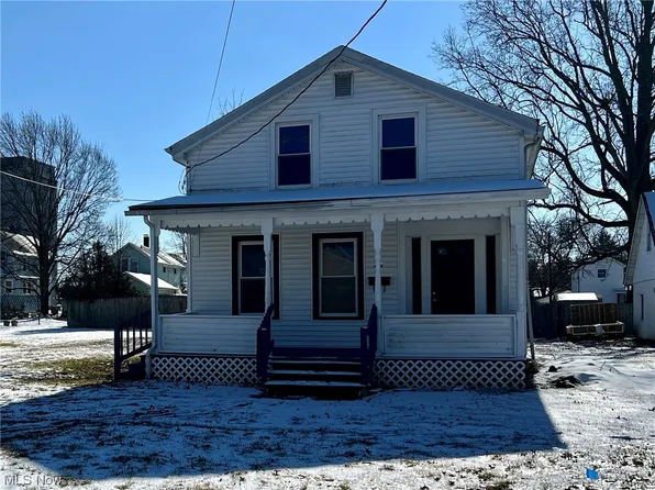991 Chestnut St, Grafton, OH 44044
