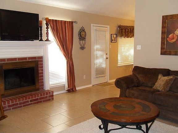 4th image of 1100 Lindsey Cir