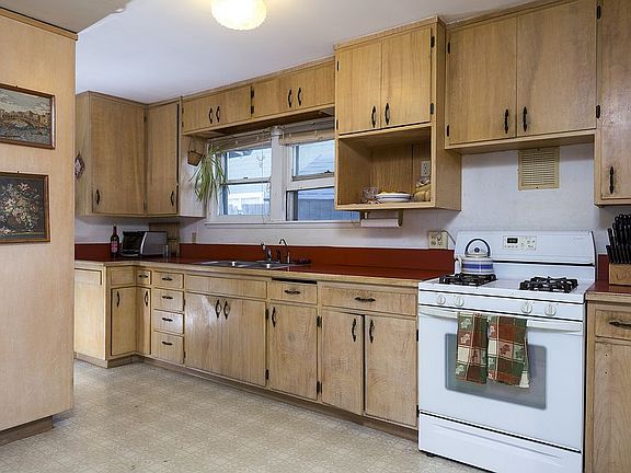 Kitchen and gas stove 