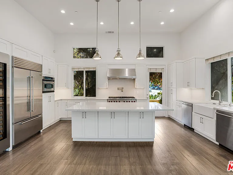 5744 Celedon Crk — Photo 1