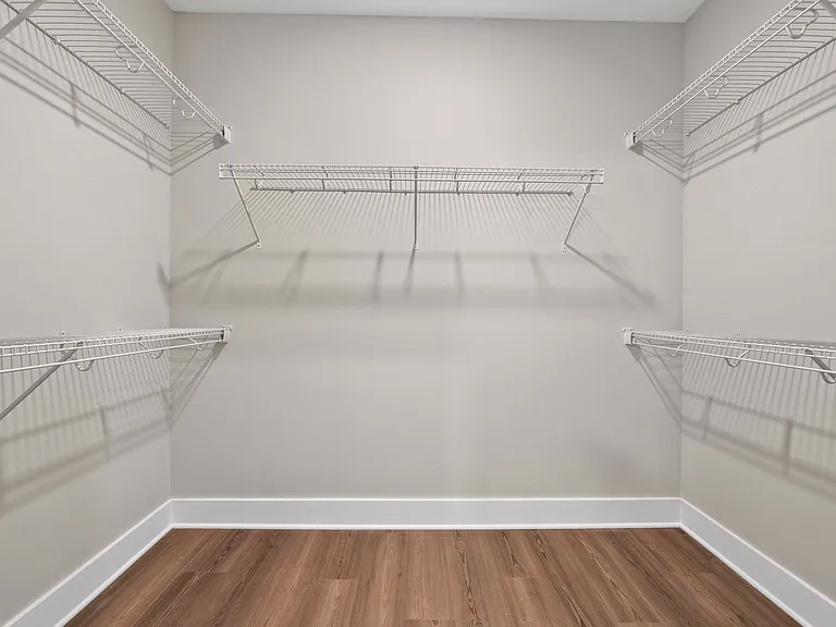 Mount Victor Olde Towne Luxury Apartments — Photo 161