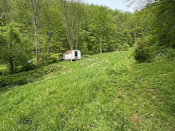 5th image of 3259 Julia Rd