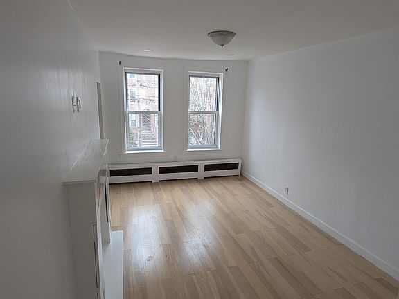 2nd image of 2830 46th St #2