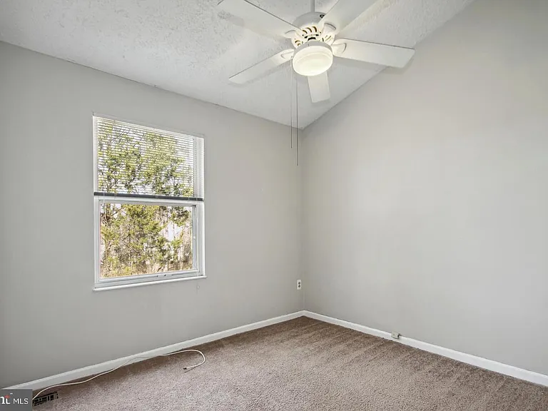 704 Suffield Dr — Photo 16