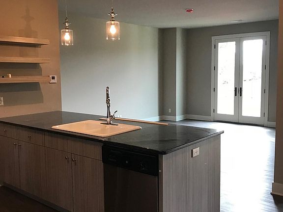 3rd image of 3625 Dewey Ave APT 204