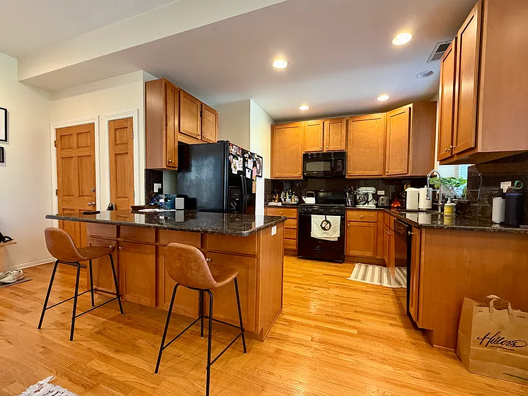 2632 N Fairfield Ave #2 — Photo 4