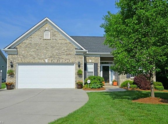 2nd image of 5009 Lake Laurel Ct