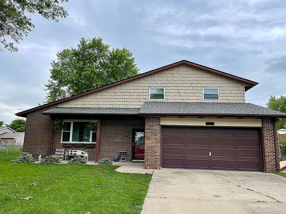 1st image of 407 Thouvenot Ln