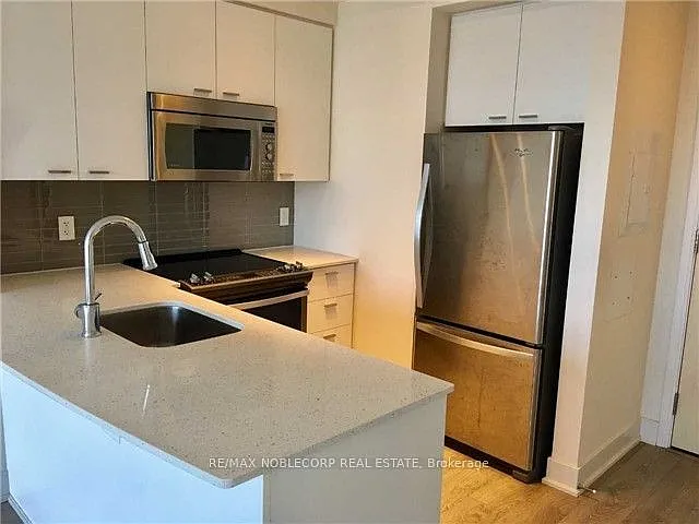 30 Roehampton Ave #2803 — Photo 4
