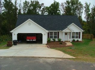 304 Shady Pines Ct, Fountain Inn, SC 29644