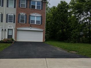 122 Lockheed Dr, Coraopolis, PA 15108
