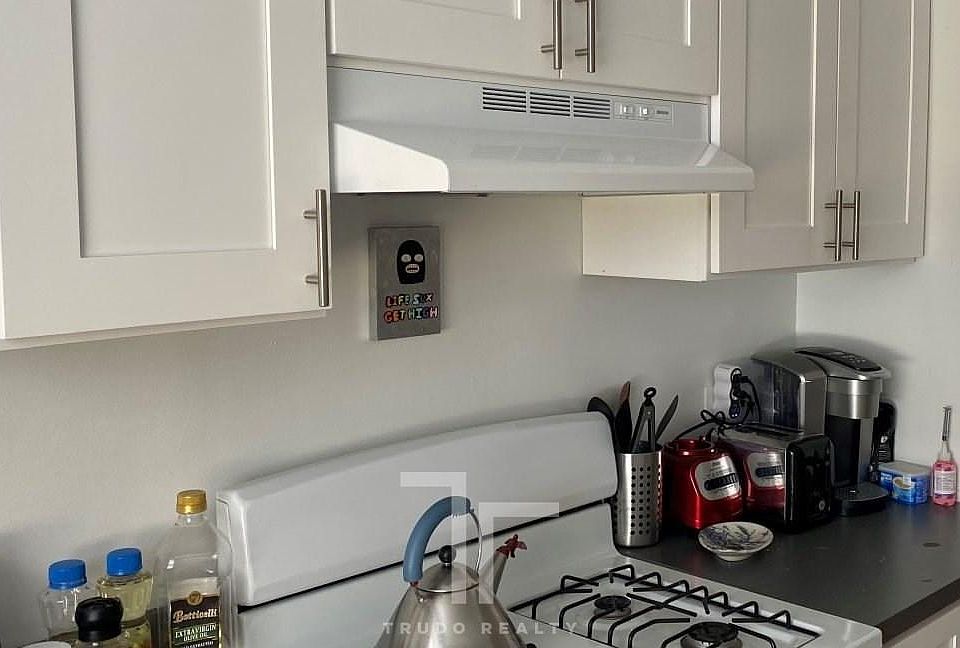 1st image of 4512 N Paulina St #3