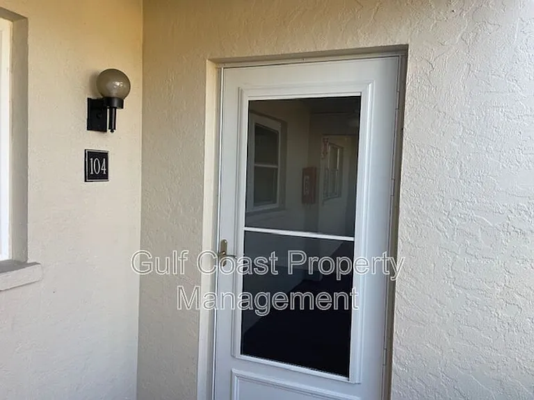 270 Santa Maria St #104 — Photo 3