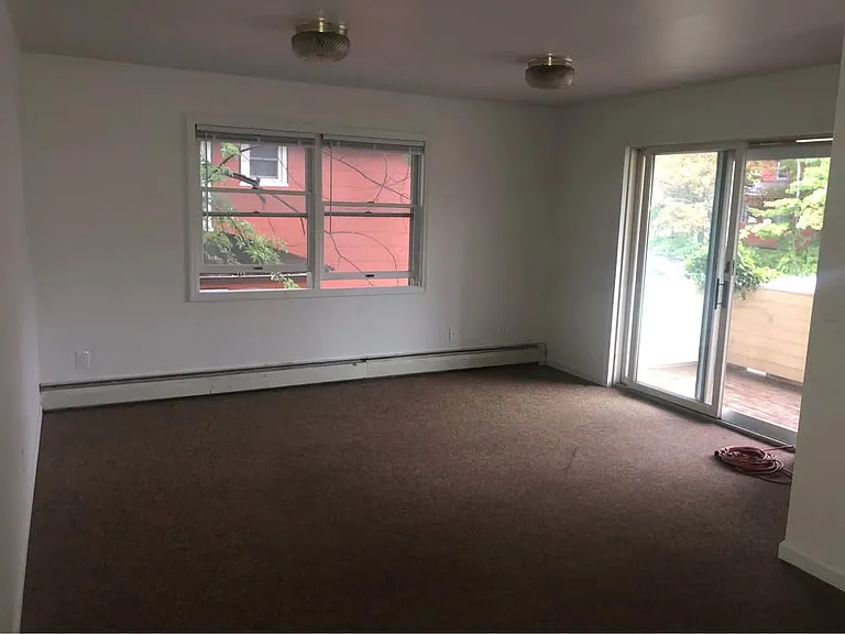 406 Hillview Pl — Photo 2