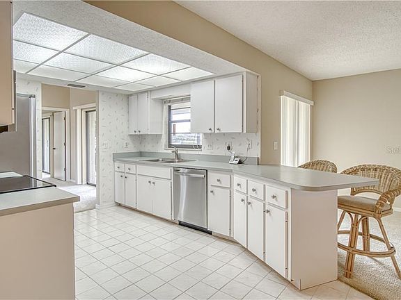 3rd image of 1740 Country Meadows Dr