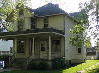 215 S Emmett St, Genoa, IL 60135