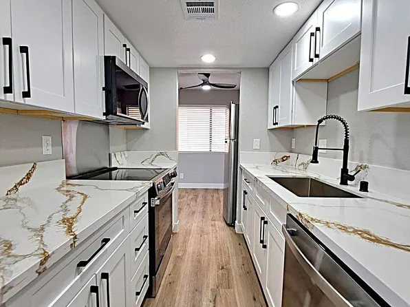 5376 Retablo Ave APT 2, Las Vegas, NV 89103