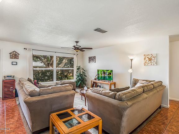 3rd image of 930 Lois Ln