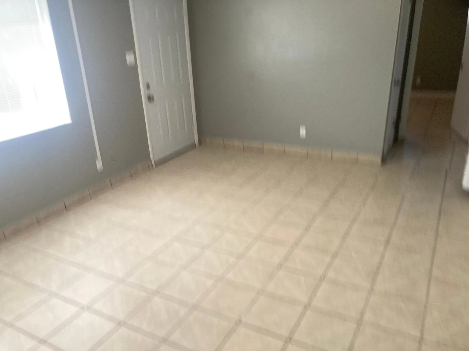 2 bed, 700 sqft, $900 — Photo 3