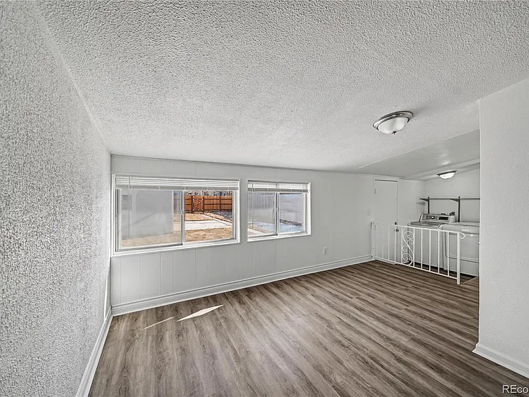 1764 Oakland St — Photo 9