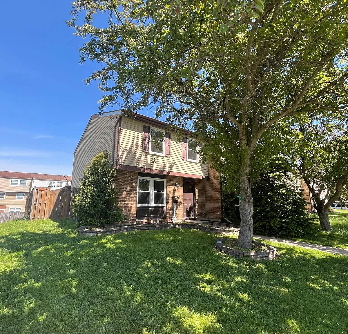 3 bed, 1.5 bath, 1220 sqft, $2,500 — Photo 2
