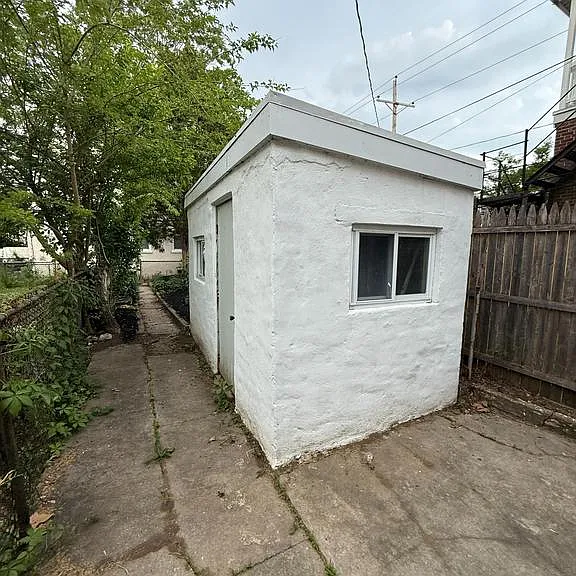 1705 W 8th St — Photo 11