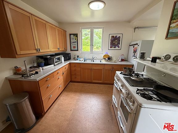 4th image of 439 Mesa Rd