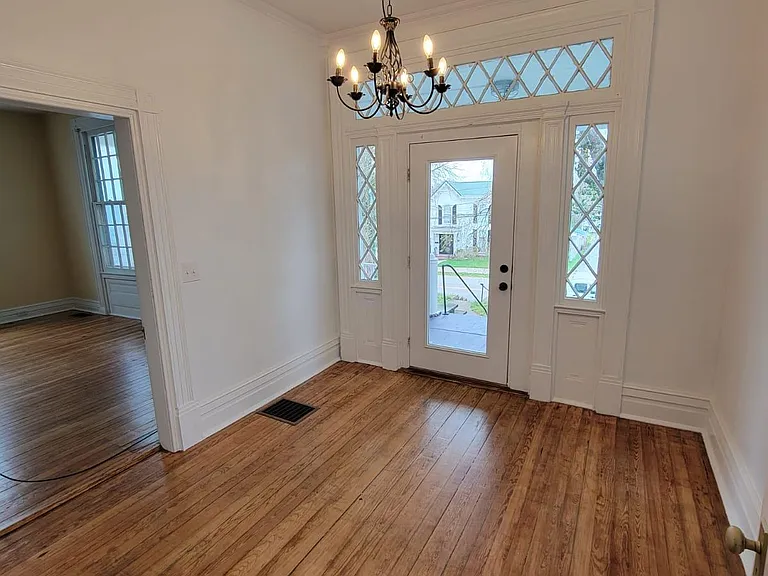 215 W Main St — Photo 30