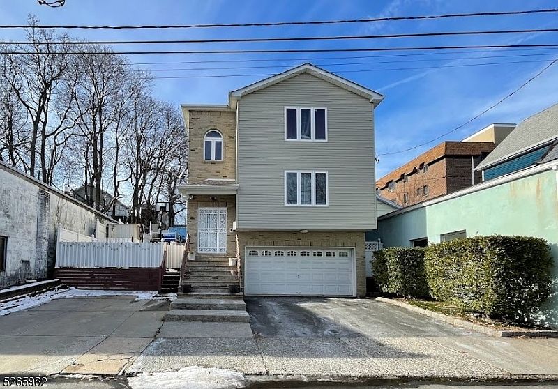 1st image of 239 Valley St #2