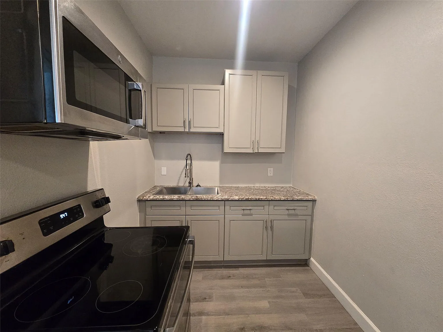 1 bed, 1.0 bath, 1839 sqft, $799 — Photo 2